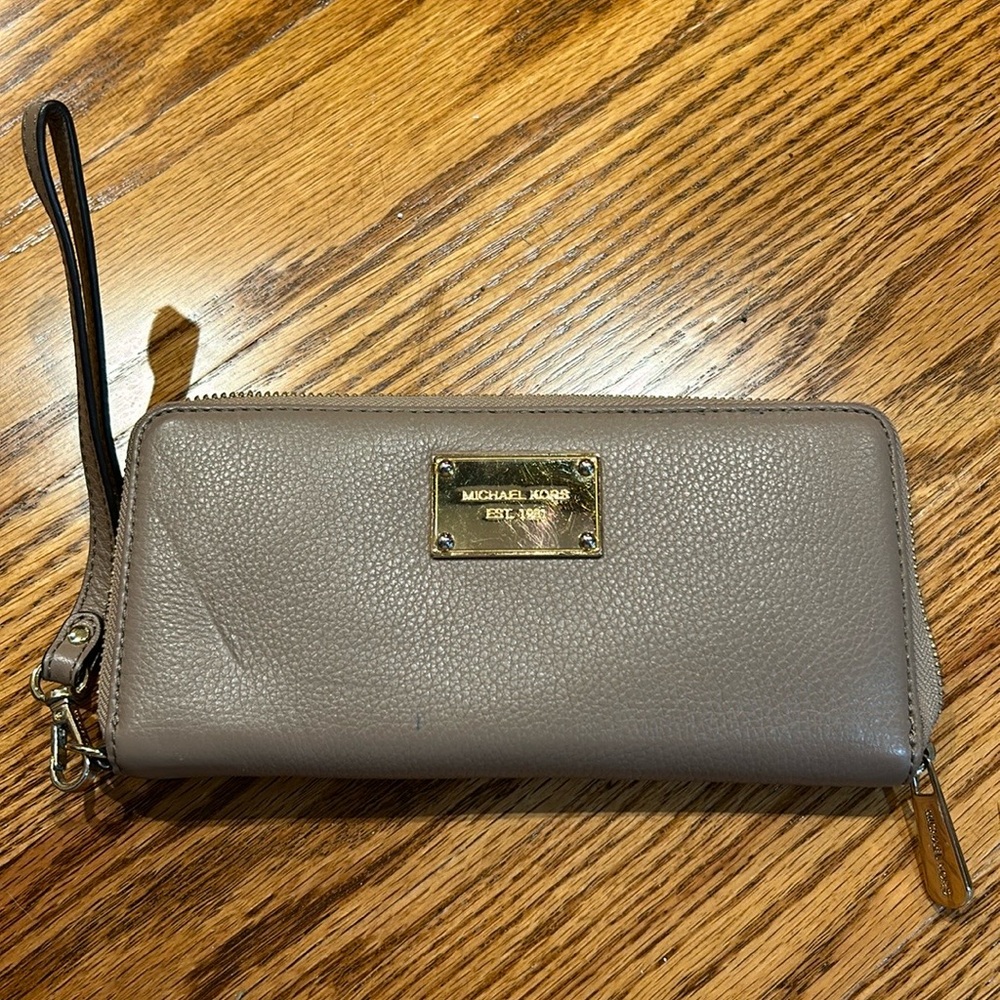 Michael Kors - Taupe Leather Continental Wallet